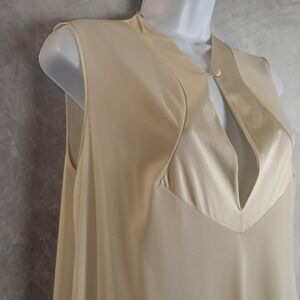 Vintage Vanity Fair Nightgown Womens Small Cream Nylon Maxi Gown Keyhole Neck